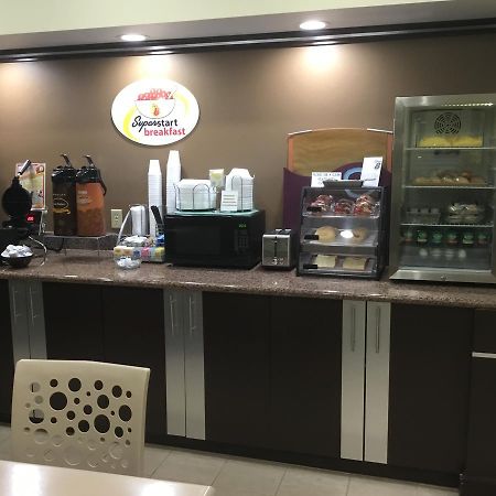 ซูเปอร์ 8 บาย วินด์แฮม แฟร์ฟิลด์ Hotel Fairfield ภายนอก รูปภาพ