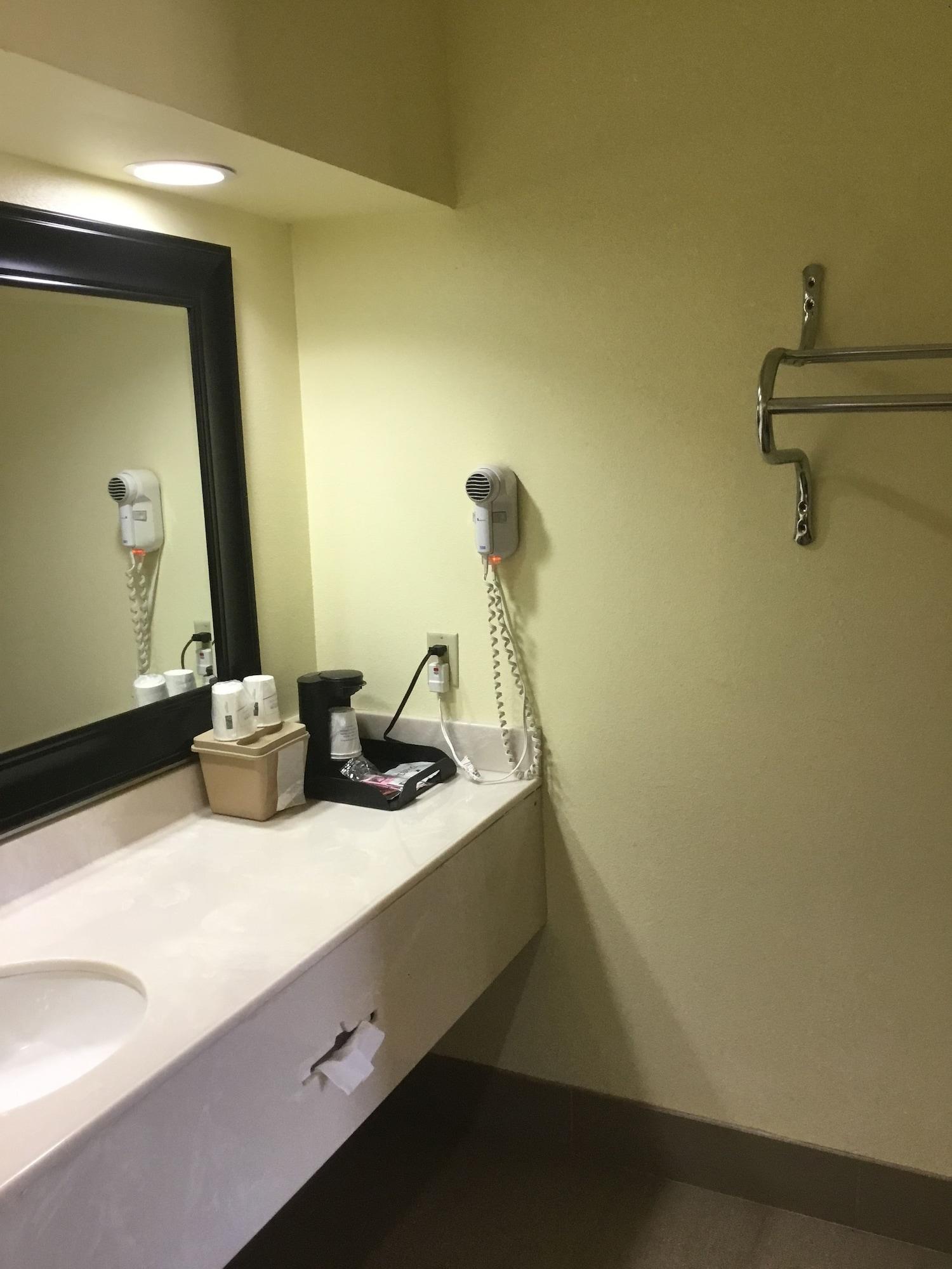 ซูเปอร์ 8 บาย วินด์แฮม แฟร์ฟิลด์ Hotel Fairfield ภายนอก รูปภาพ