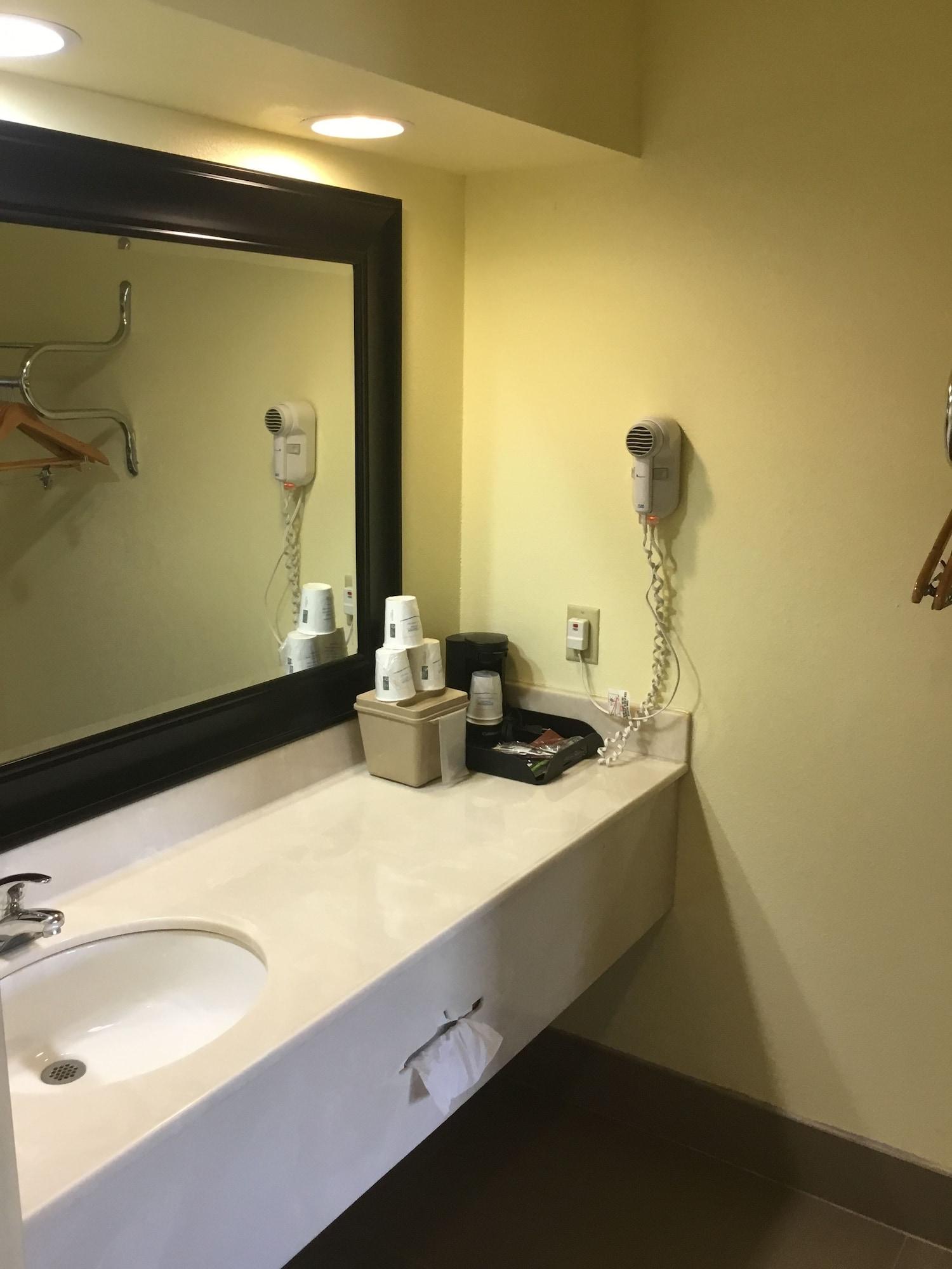 ซูเปอร์ 8 บาย วินด์แฮม แฟร์ฟิลด์ Hotel Fairfield ภายนอก รูปภาพ