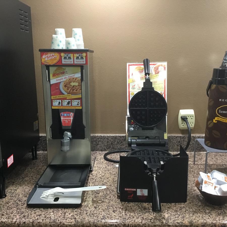ซูเปอร์ 8 บาย วินด์แฮม แฟร์ฟิลด์ Hotel Fairfield ภายนอก รูปภาพ