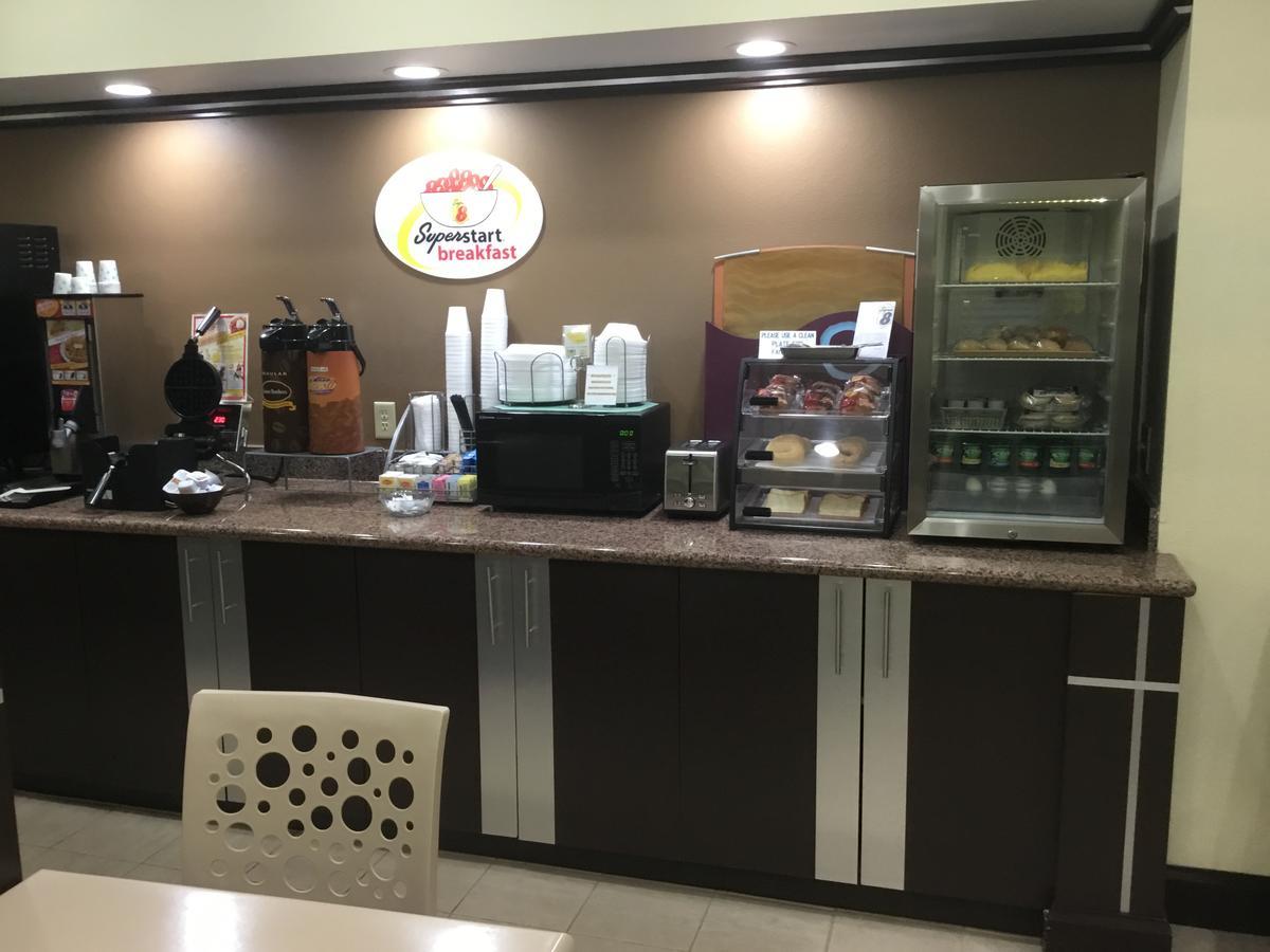 ซูเปอร์ 8 บาย วินด์แฮม แฟร์ฟิลด์ Hotel Fairfield ภายนอก รูปภาพ